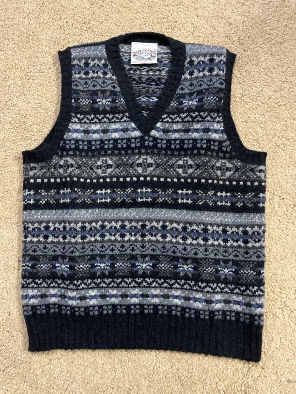 NWOT Jamieson’s Fair Isle Sweater Vest Made in Scotland Black Gray Blue Size M